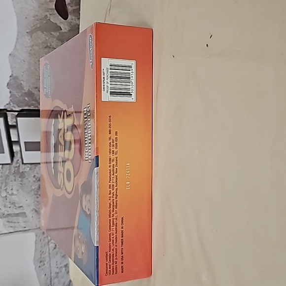 Hasbro Speak Out Board Game Family Fun Gift Ridiculous 10 Mouthpieces New Sealed - Picture 3 of 5